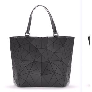 Luminous
Geometric Pattern Tote Bag